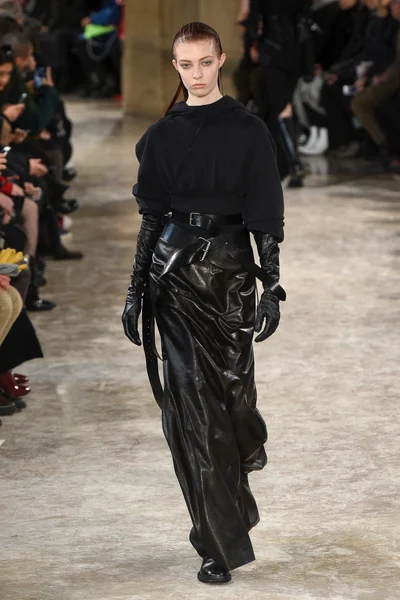 Look 11